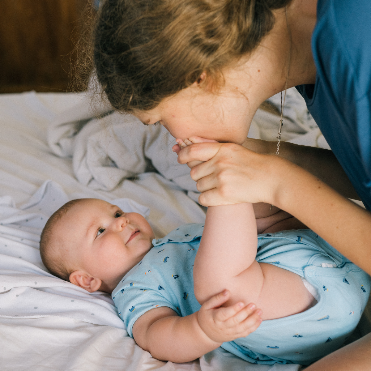 Wearable electric breast pump